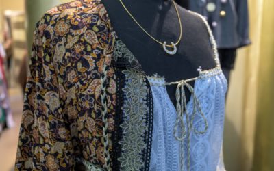Magnifique blouse bohème et son gilet chamarré