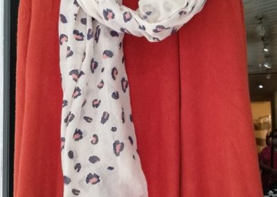 Choisissez le foulard idéal pour terminer en beauté votre tenue !