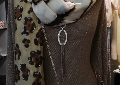 Choisissez le foulard idéal pour terminer en beauté votre tenue !