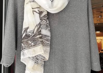 Choisissez le foulard idéal pour terminer en beauté votre tenue !